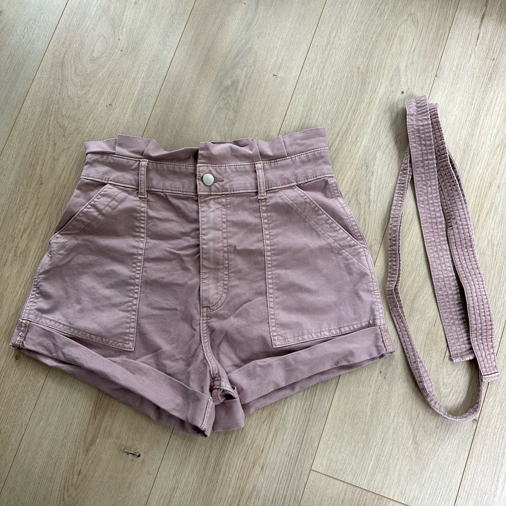 Abercrombie and Fitch - high waisted paper bag shorts